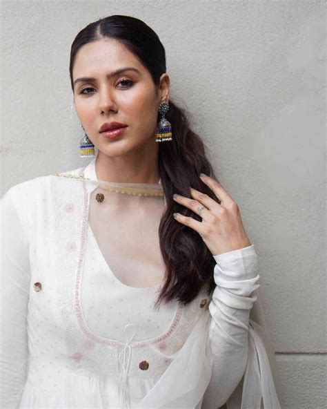 Sonam Bajwa Height, Age, Boyfriend, Husband,。